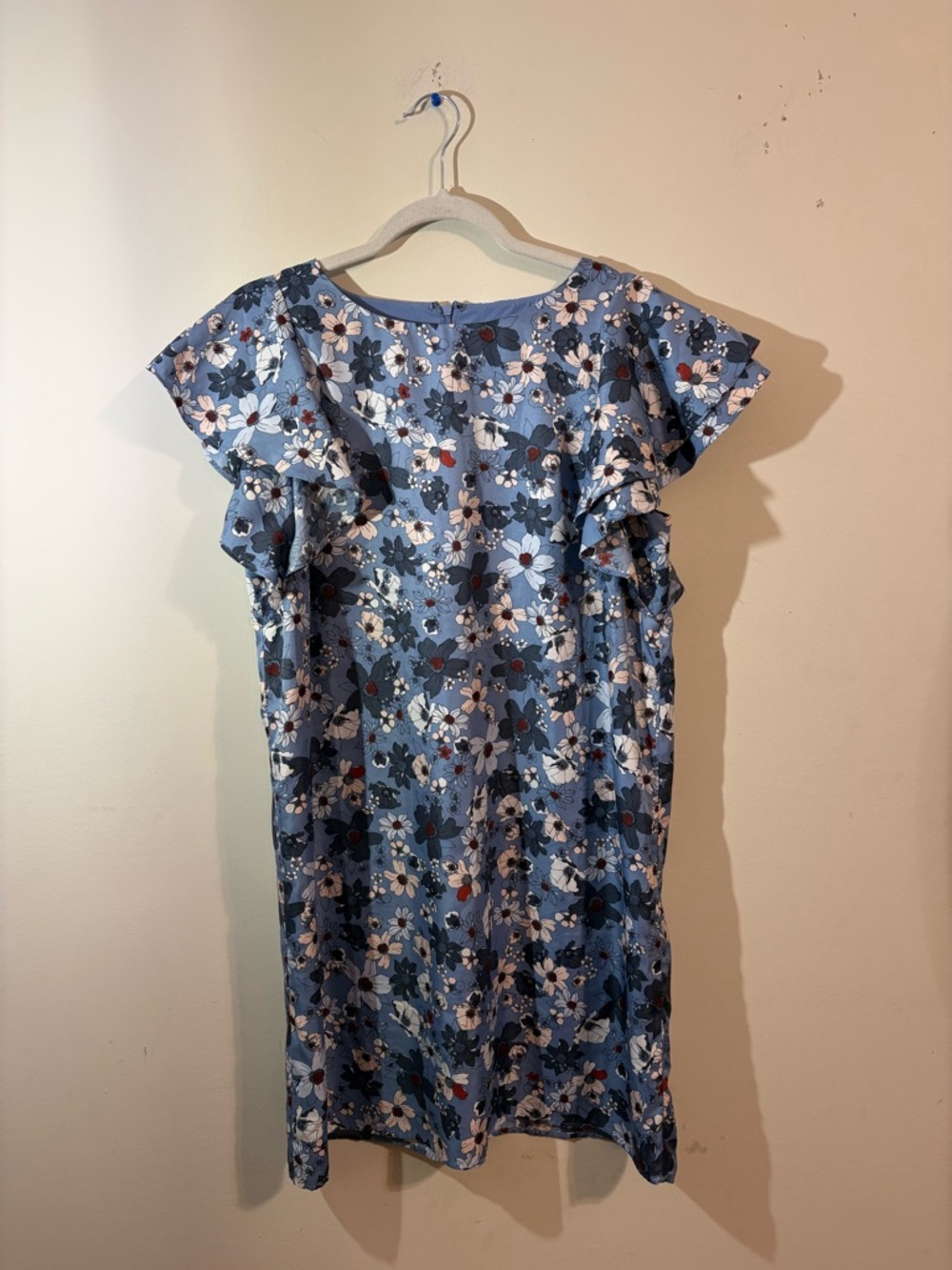 LOFT mini shift dress women’s Medium blue white floral ruffled flutter sleeves